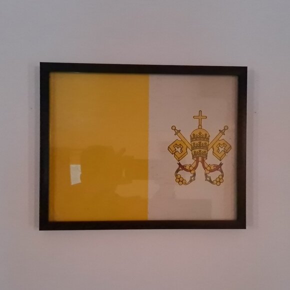 Antique Framed Processional Catholic Papal Flag - Picture 4 of 11